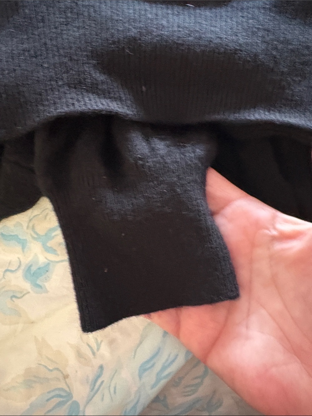 Men's Black Cashmere Crewneck Sweater - Picture 4 of 4